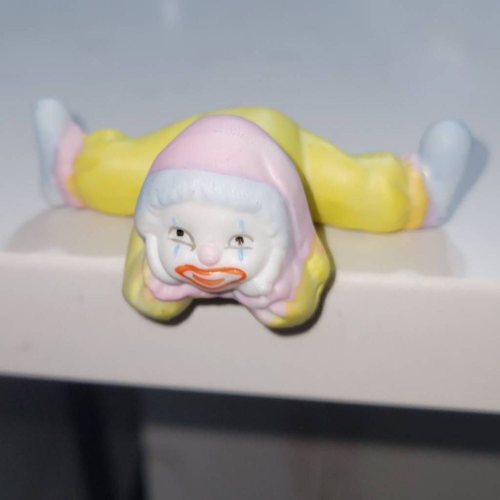 Whimsical 1970s Enesco Shelf Sitting Clown Trio - Retro Ceramic Clown Figurines - Picture 4 of 14